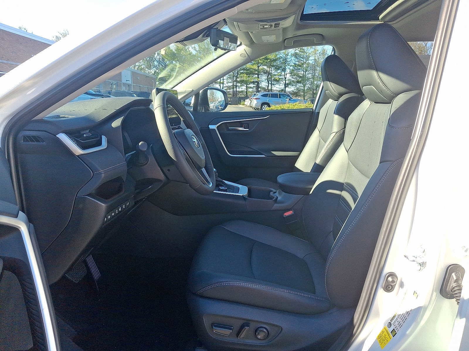 Thumbnail: 2025 Toyota RAV4 - 20