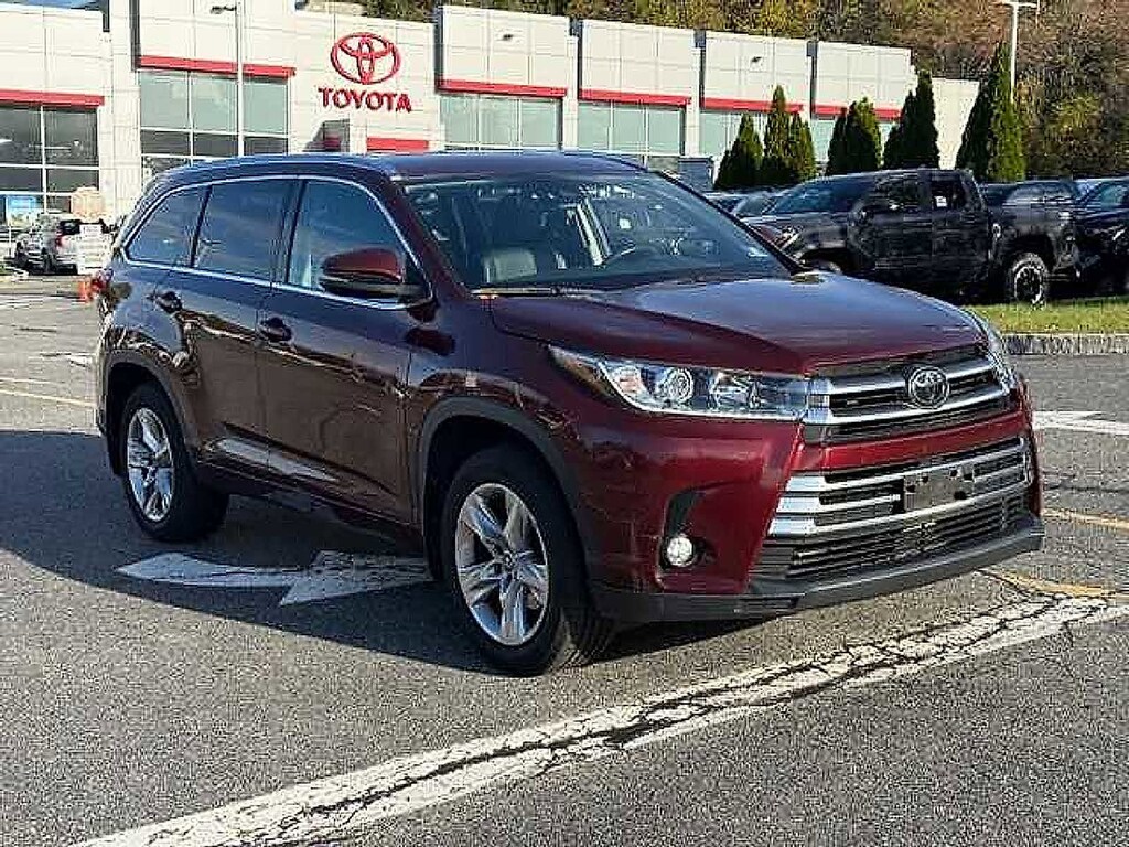 Used 2017 Toyota Highlander Limited V6 SUV