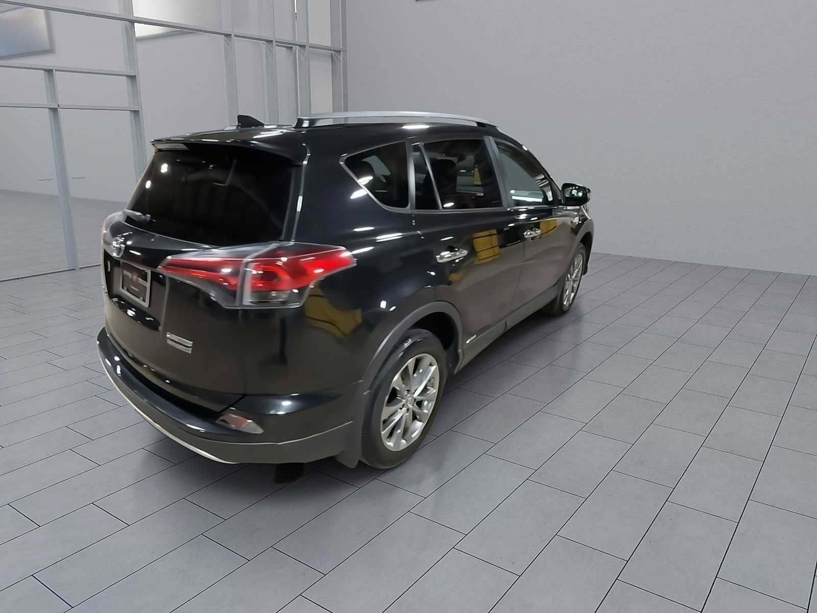 Thumbnail: 2017 Toyota RAV4 - 8