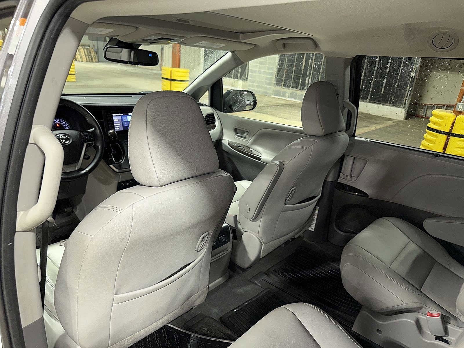 Thumbnail: 2020 Toyota Sienna - 28