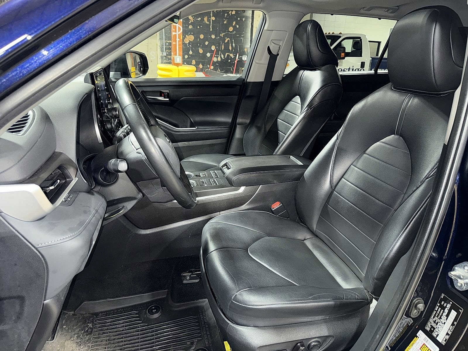 Thumbnail: 2022 Toyota Highlander - 15