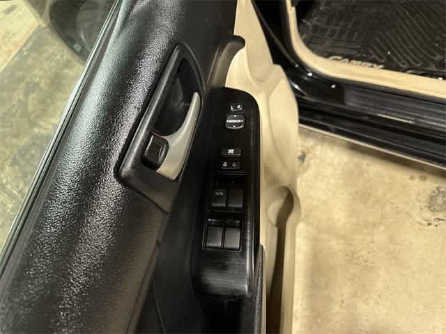 Thumbnail: 2012 Toyota Camry - 22