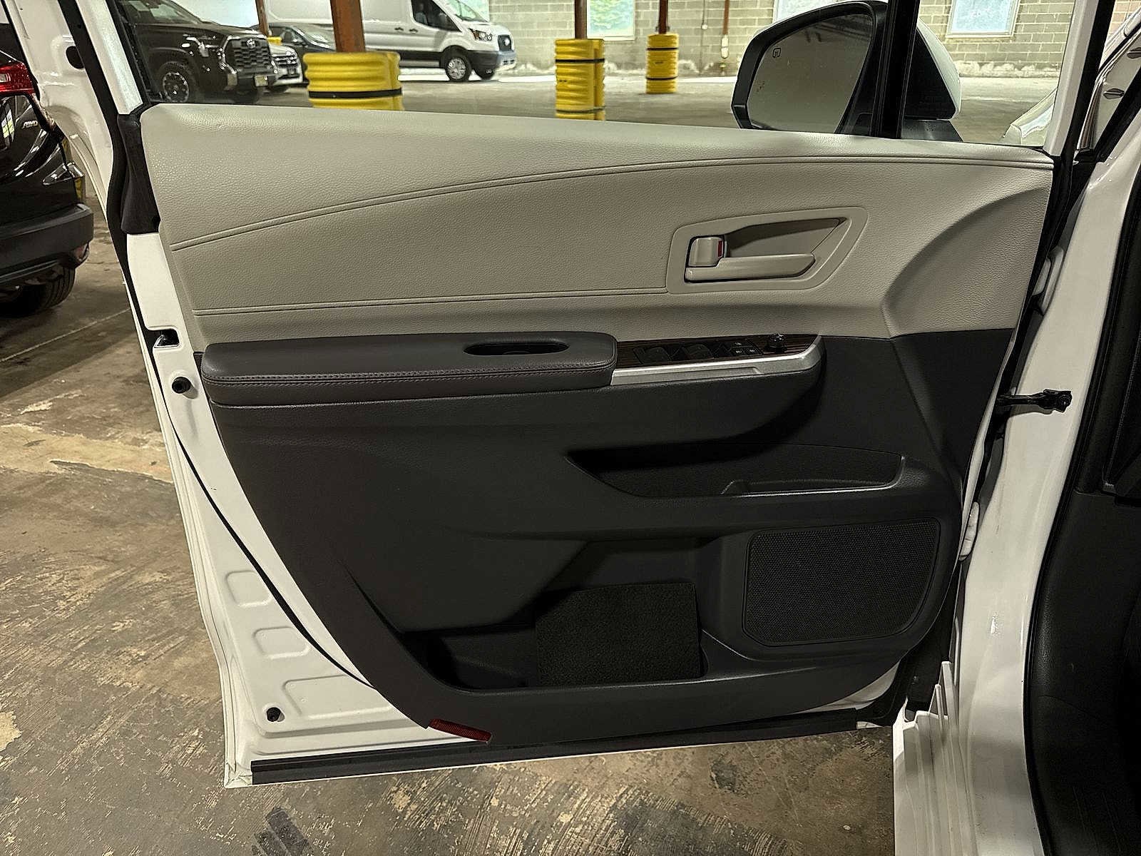 Thumbnail: 2023 Toyota Sienna - 31