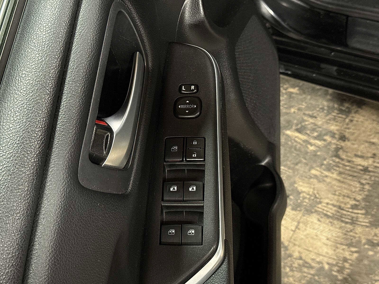 Thumbnail: 2016 Toyota Camry - 21