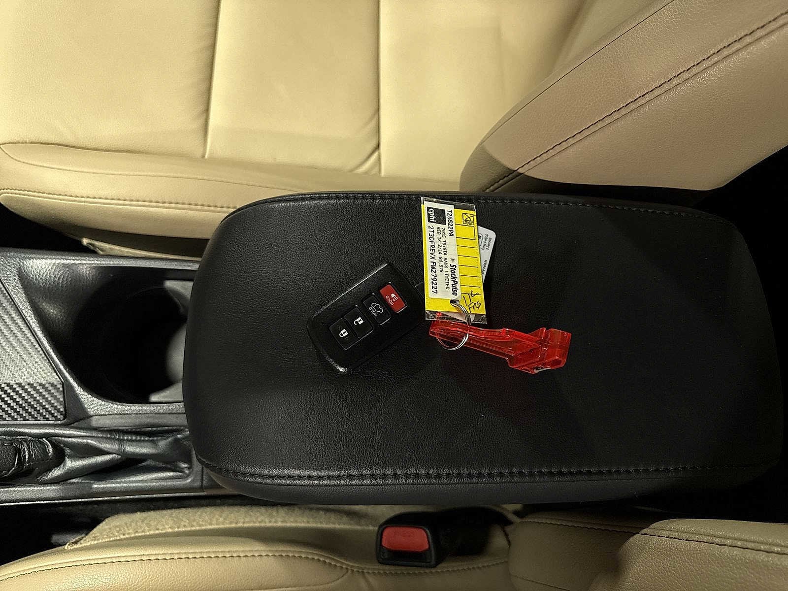 Thumbnail: 2015 Toyota RAV4 - 35