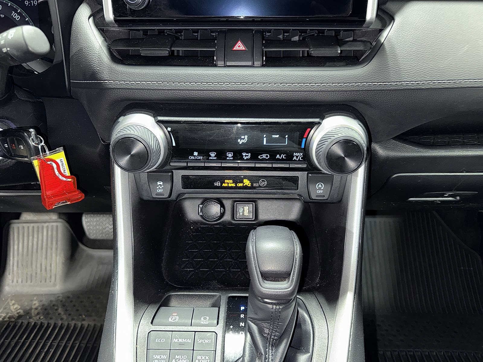 Thumbnail: 2023 Toyota RAV4 - 21