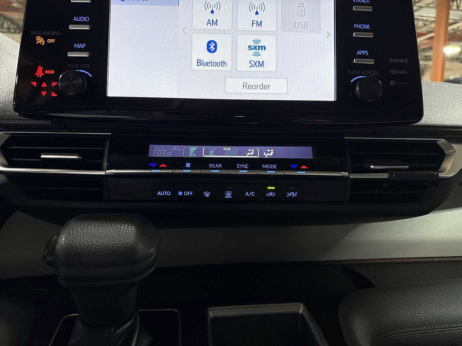Thumbnail: 2022 Toyota Sienna - 22