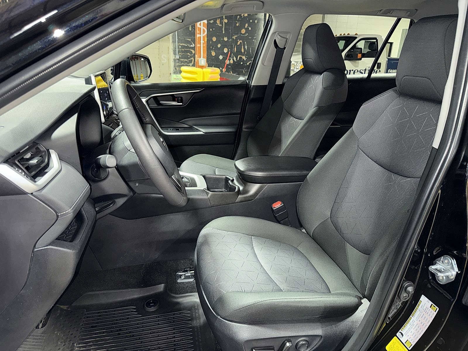 Thumbnail: 2025 Toyota RAV4 - 15