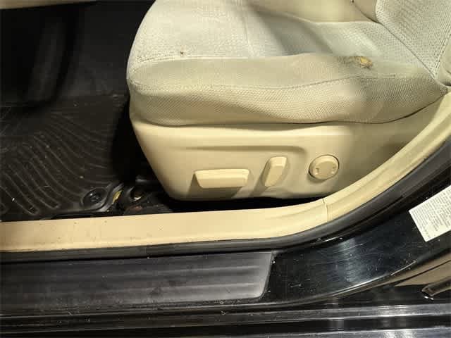 Thumbnail: 2012 Toyota Camry - 23