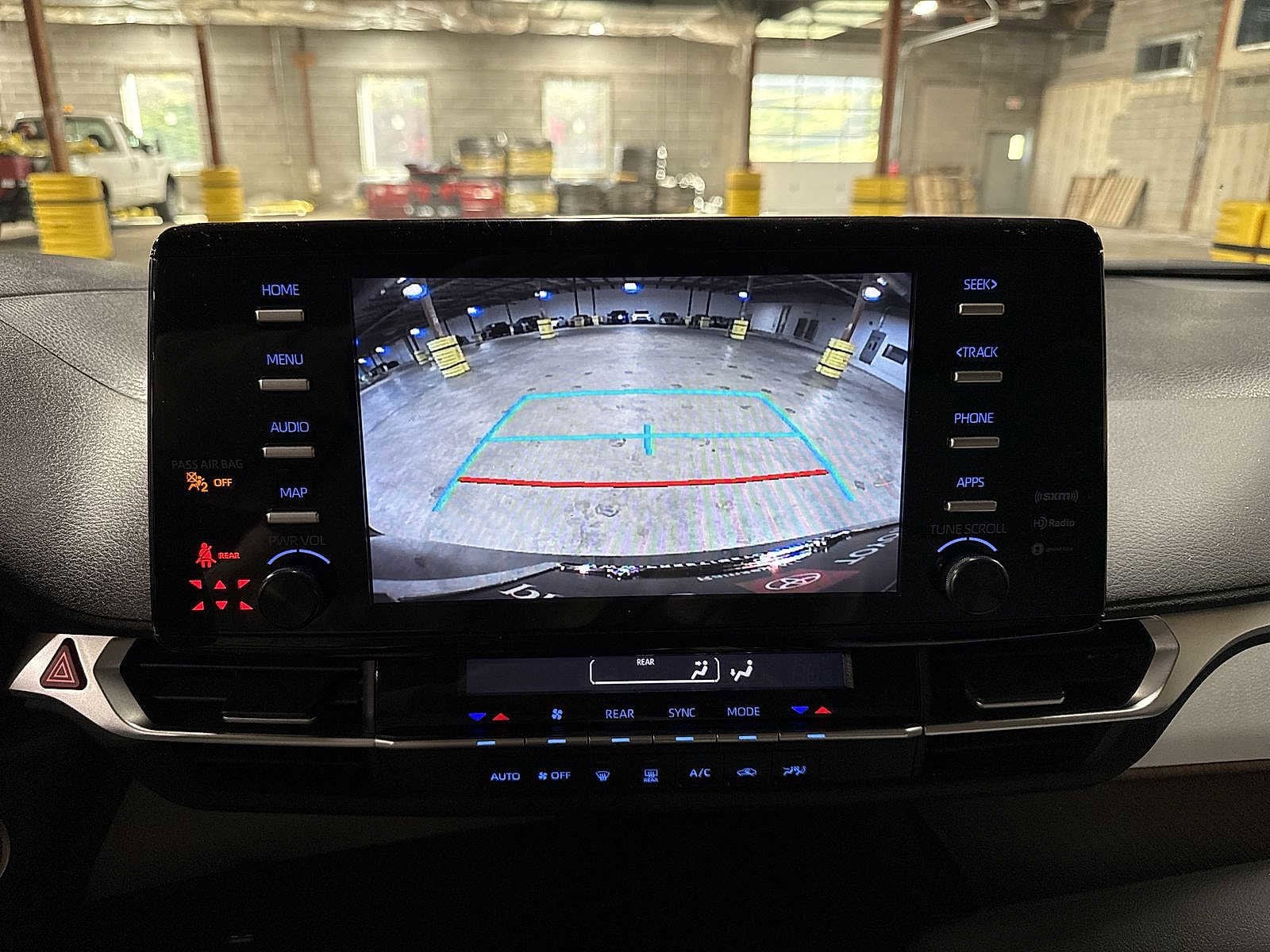 Thumbnail: 2023 Toyota Sienna - 25