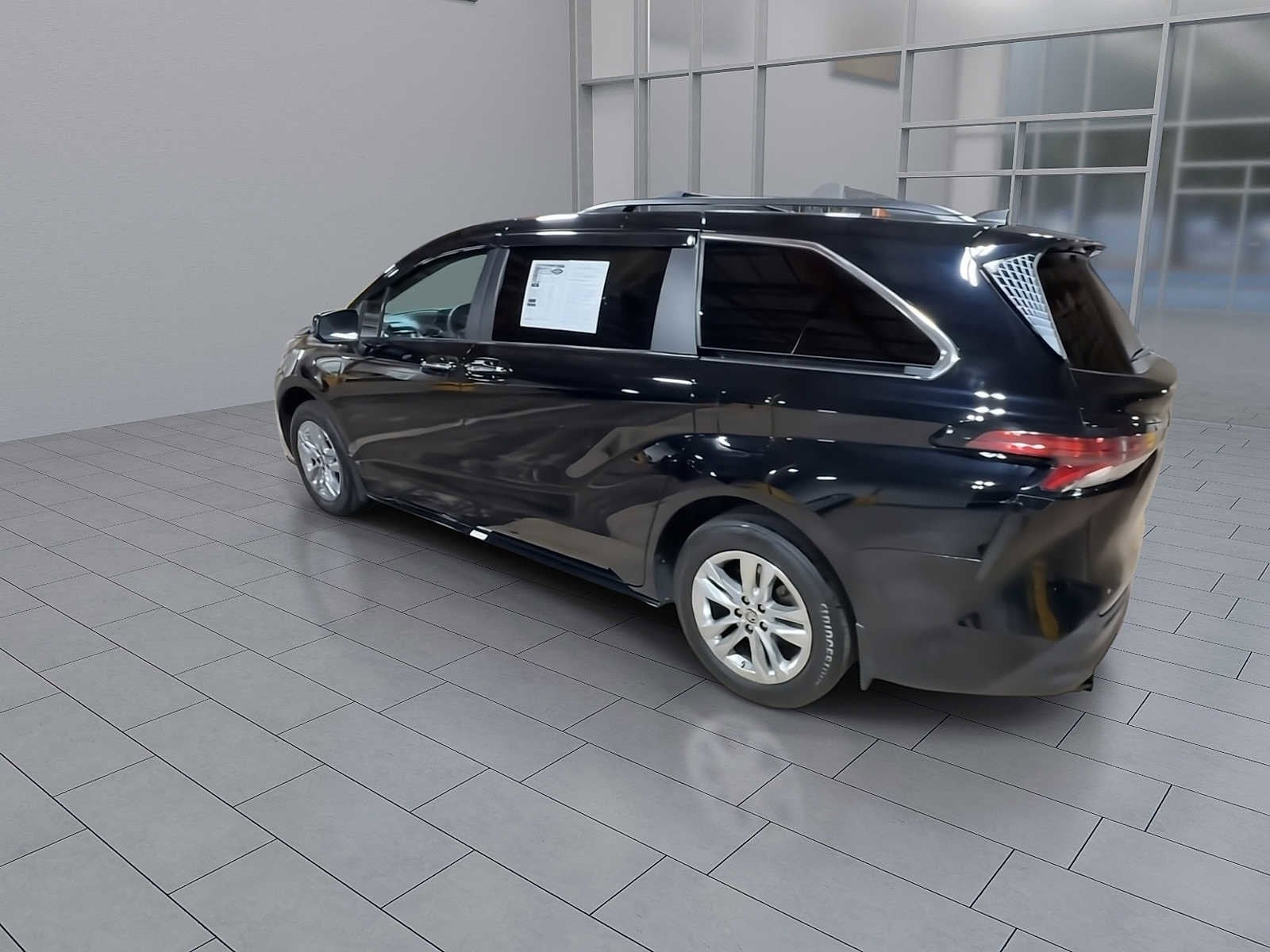 Thumbnail: 2022 Toyota Sienna - 6