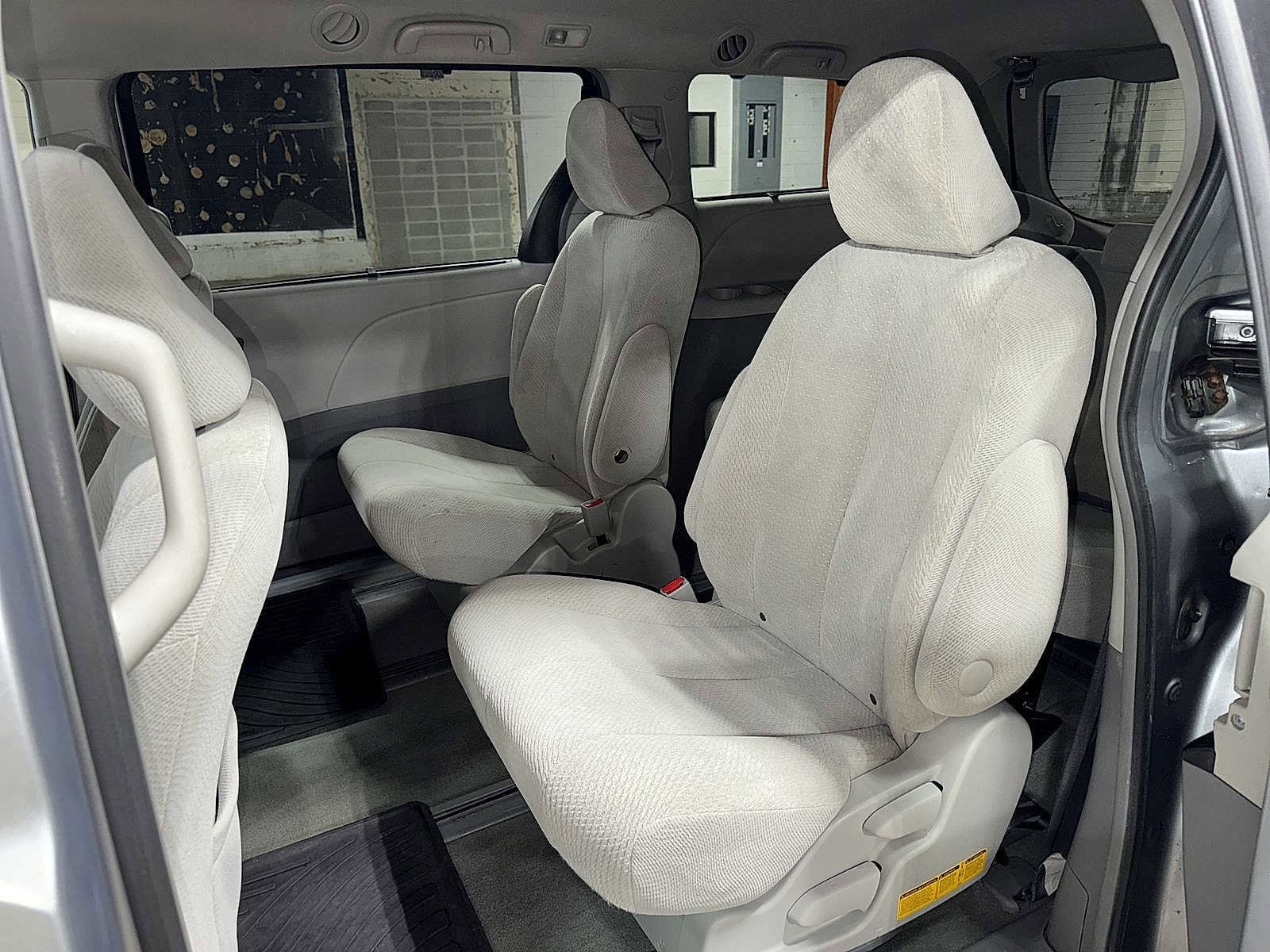 Thumbnail: 2014 Toyota Sienna - 16