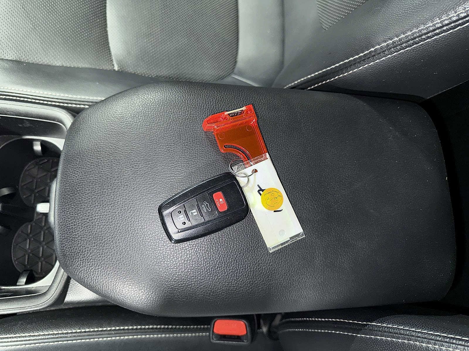 Thumbnail: 2022 Toyota RAV4 - 33