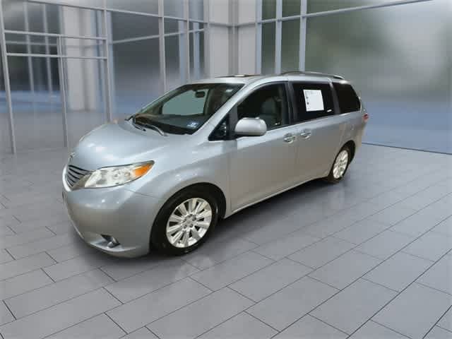 Thumbnail: 2011 Toyota Sienna - 4