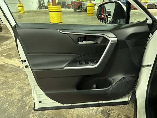 2022 Toyota RAV4 XLE 30