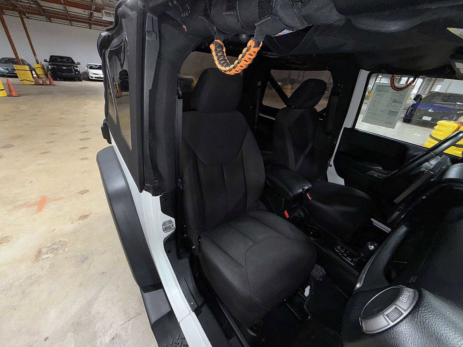 Thumbnail: 2014 Jeep Wrangler - 15