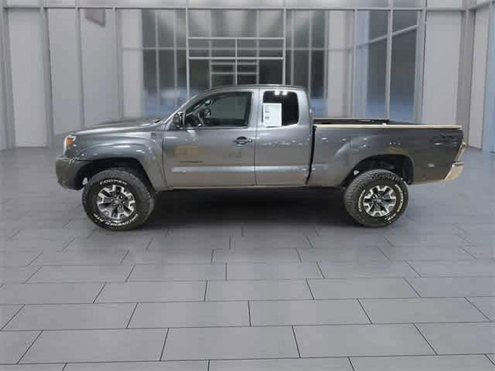Thumbnail: 2011 Toyota Tacoma - 7