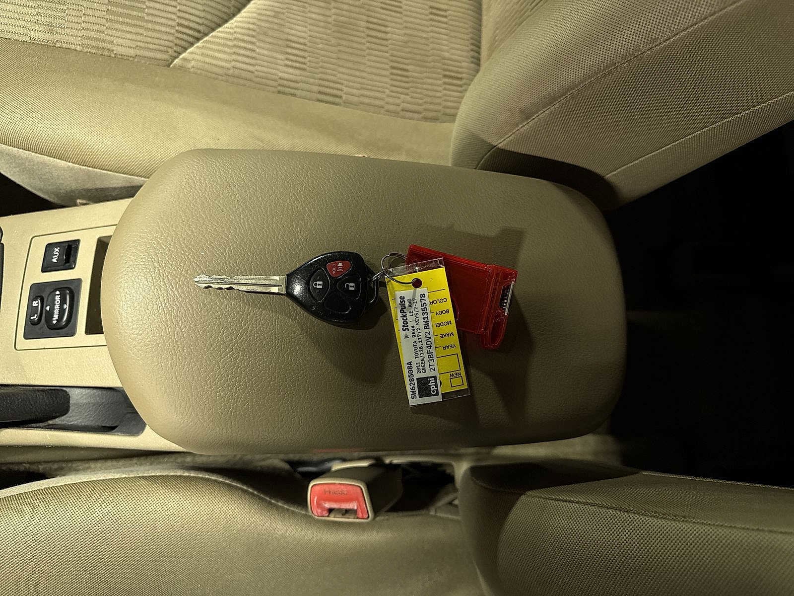 Thumbnail: 2011 Toyota RAV4 - 30