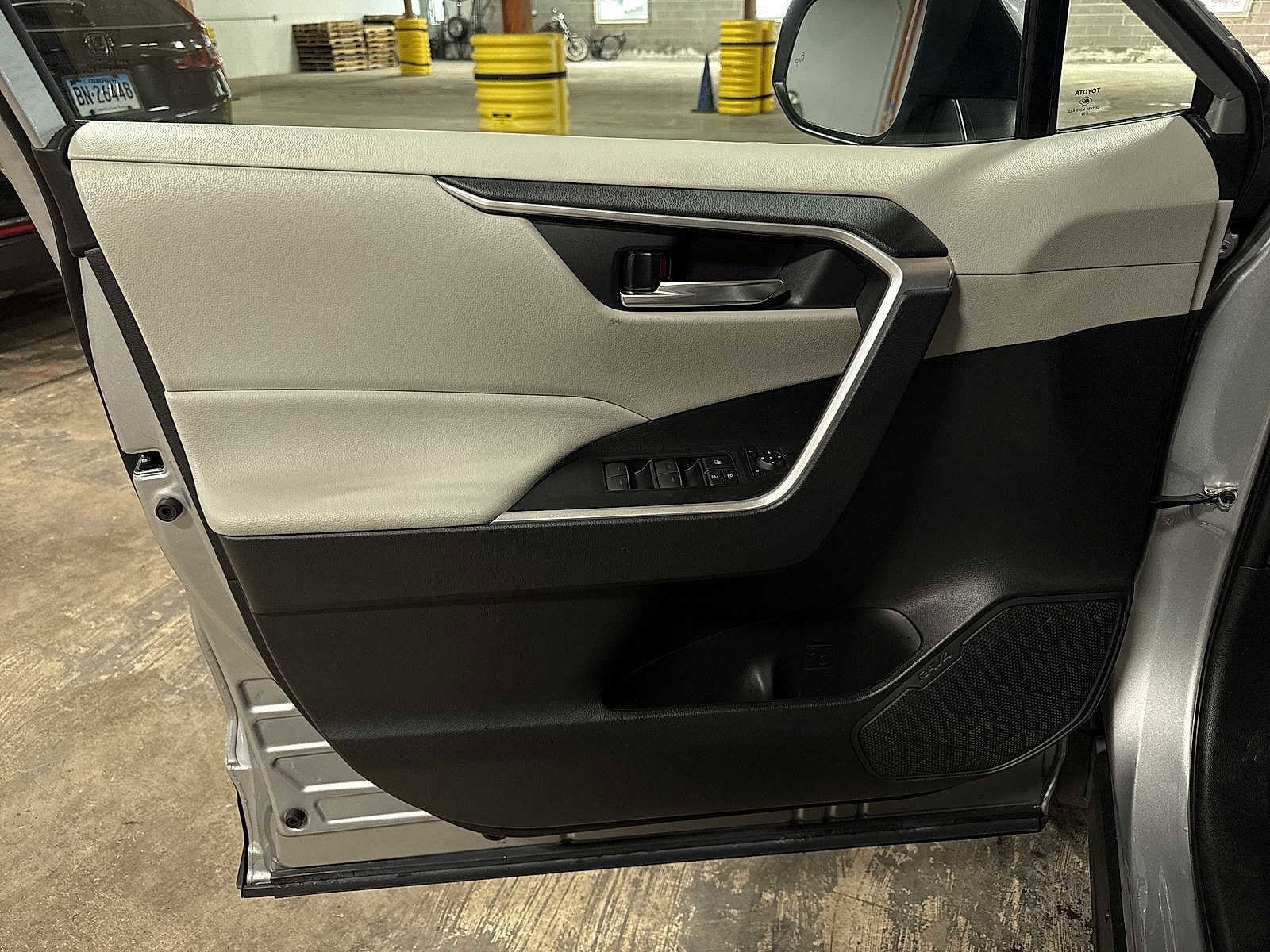 Thumbnail: 2022 Toyota RAV4 - 30