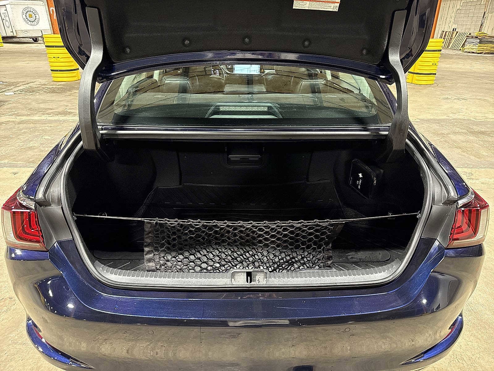 Thumbnail: 2019 Lexus ES - 10