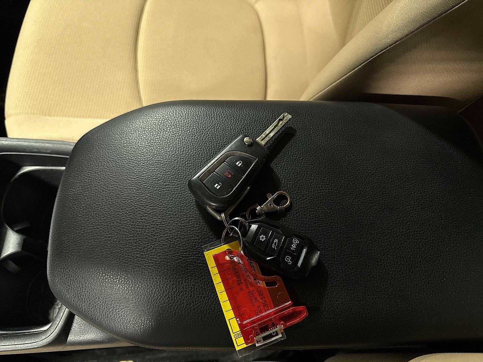 Thumbnail: 2021 Toyota RAV4 - 31