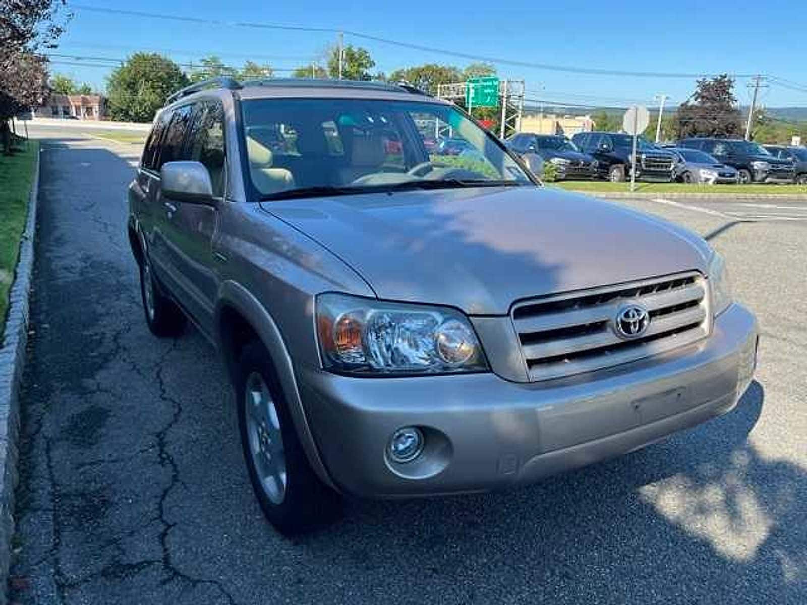 Thumbnail: 2004 Toyota Highlander - 3