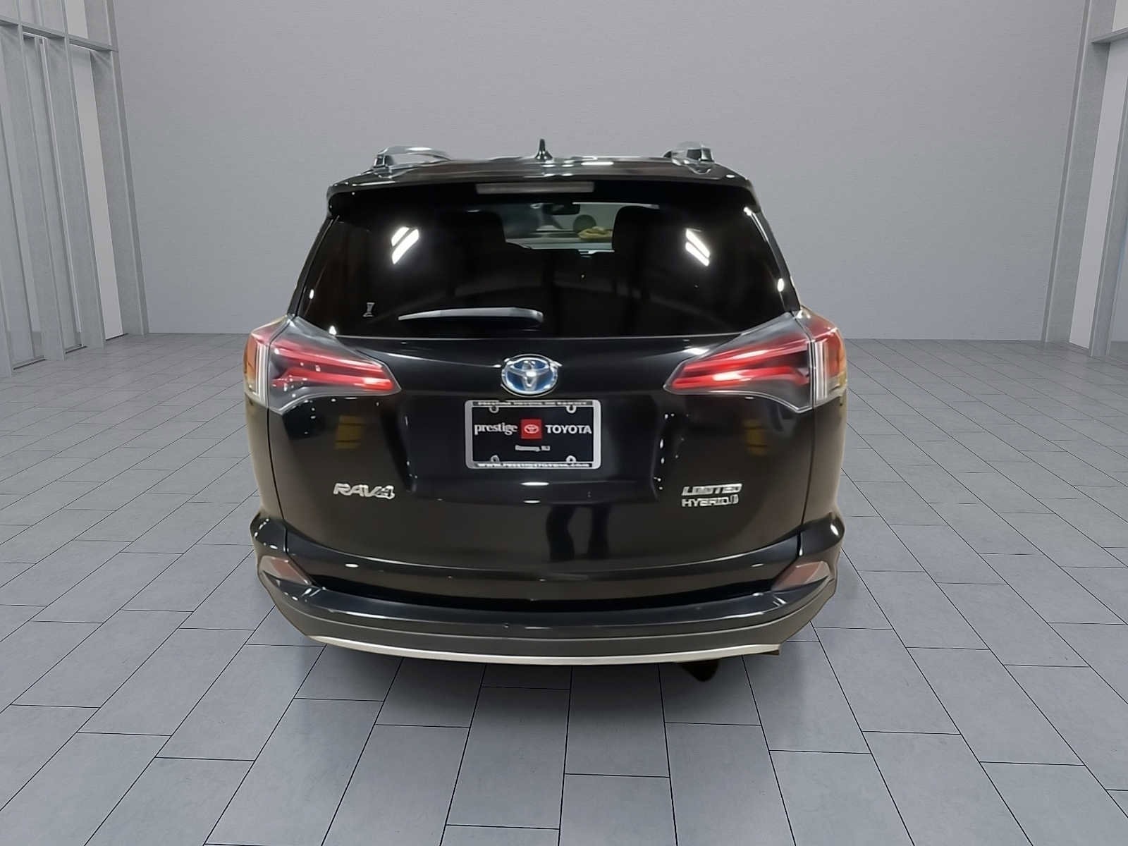 Thumbnail: 2017 Toyota RAV4 - 7