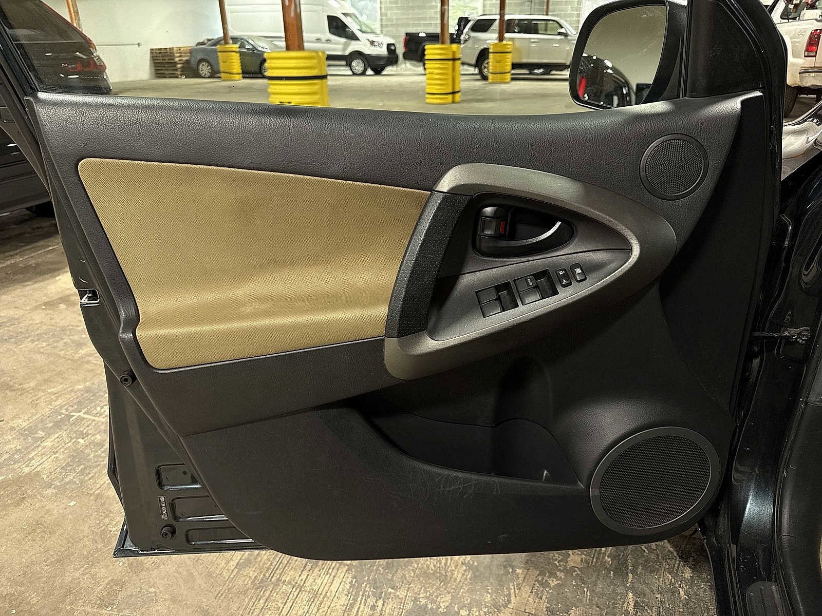 Thumbnail: 2011 Toyota RAV4 - 27