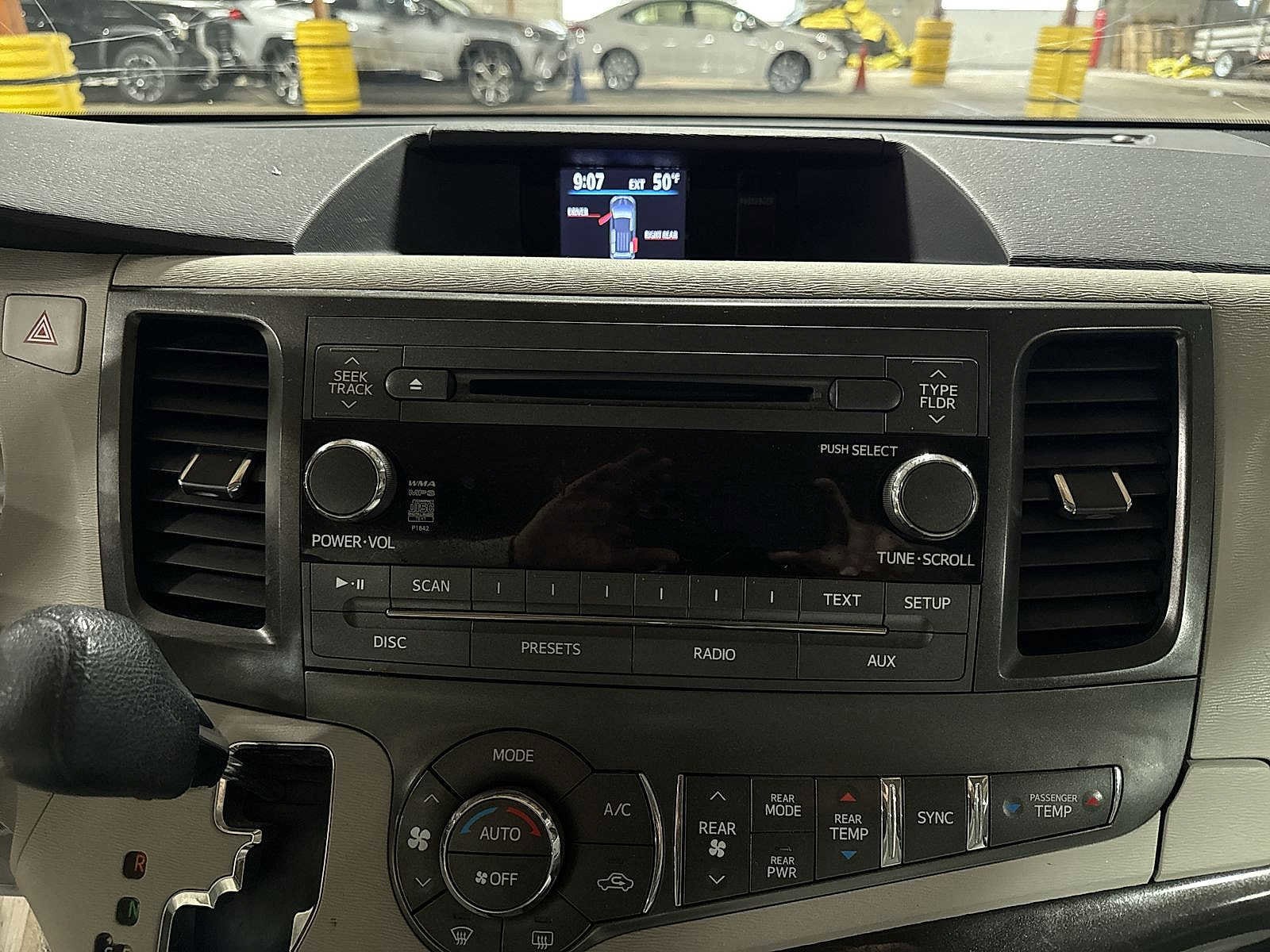 Thumbnail: 2014 Toyota Sienna - 20