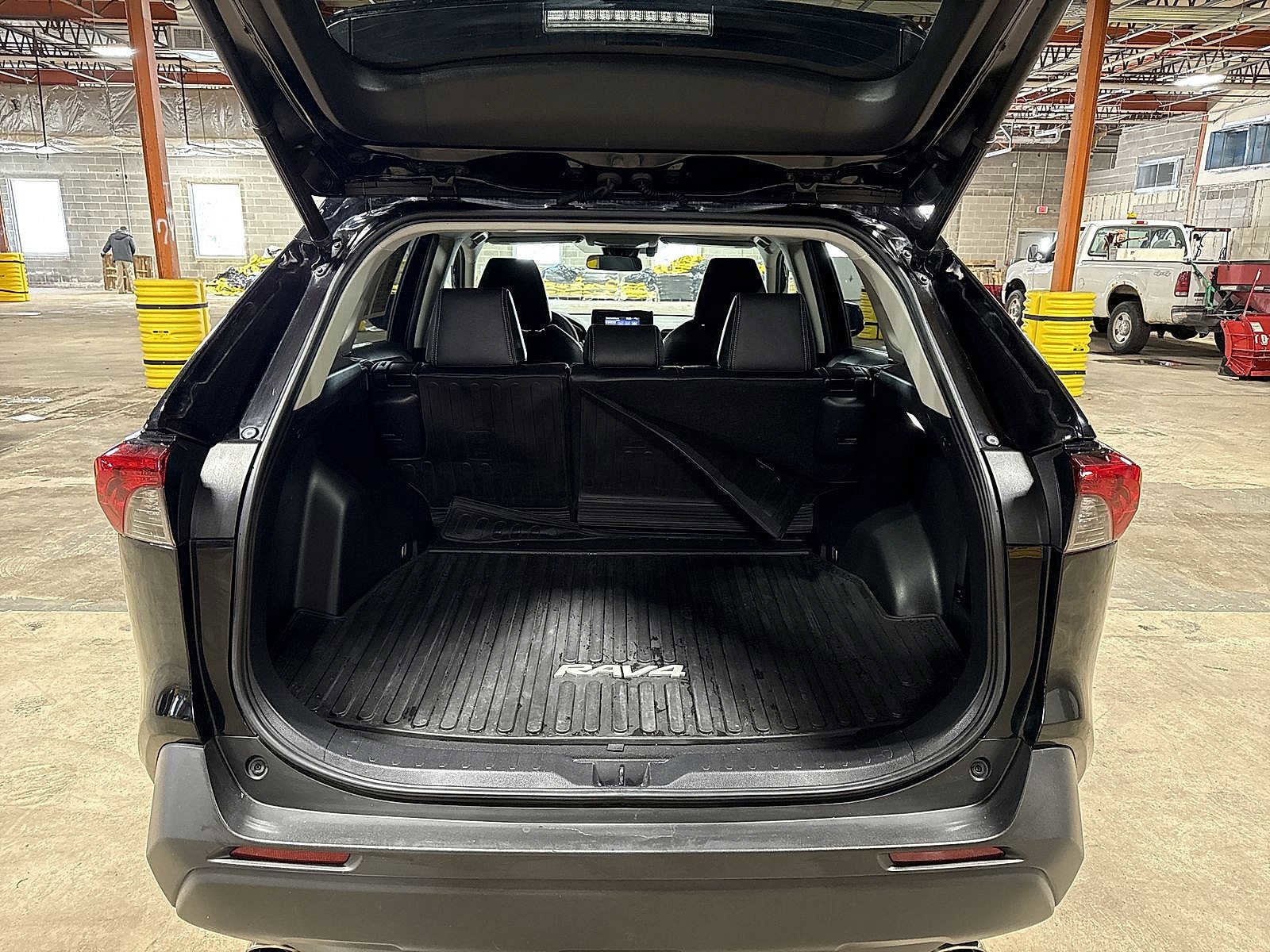 Thumbnail: 2022 Toyota RAV4 - 11