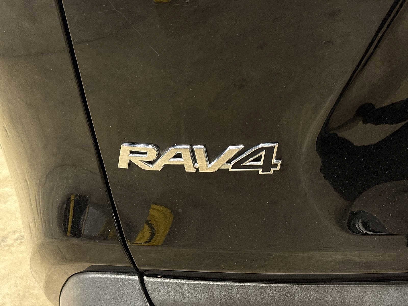 Thumbnail: 2021 Toyota RAV4 - 24