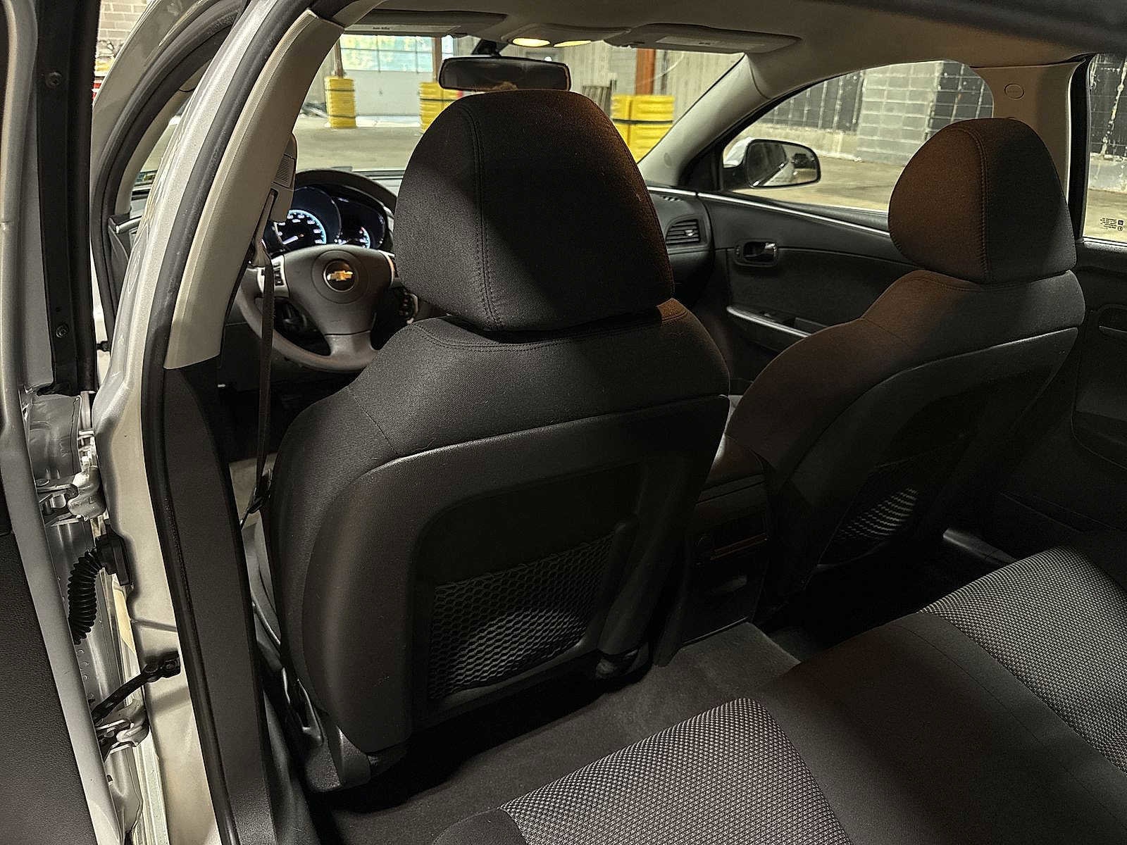 Thumbnail: 2010 Chevrolet Malibu - 26