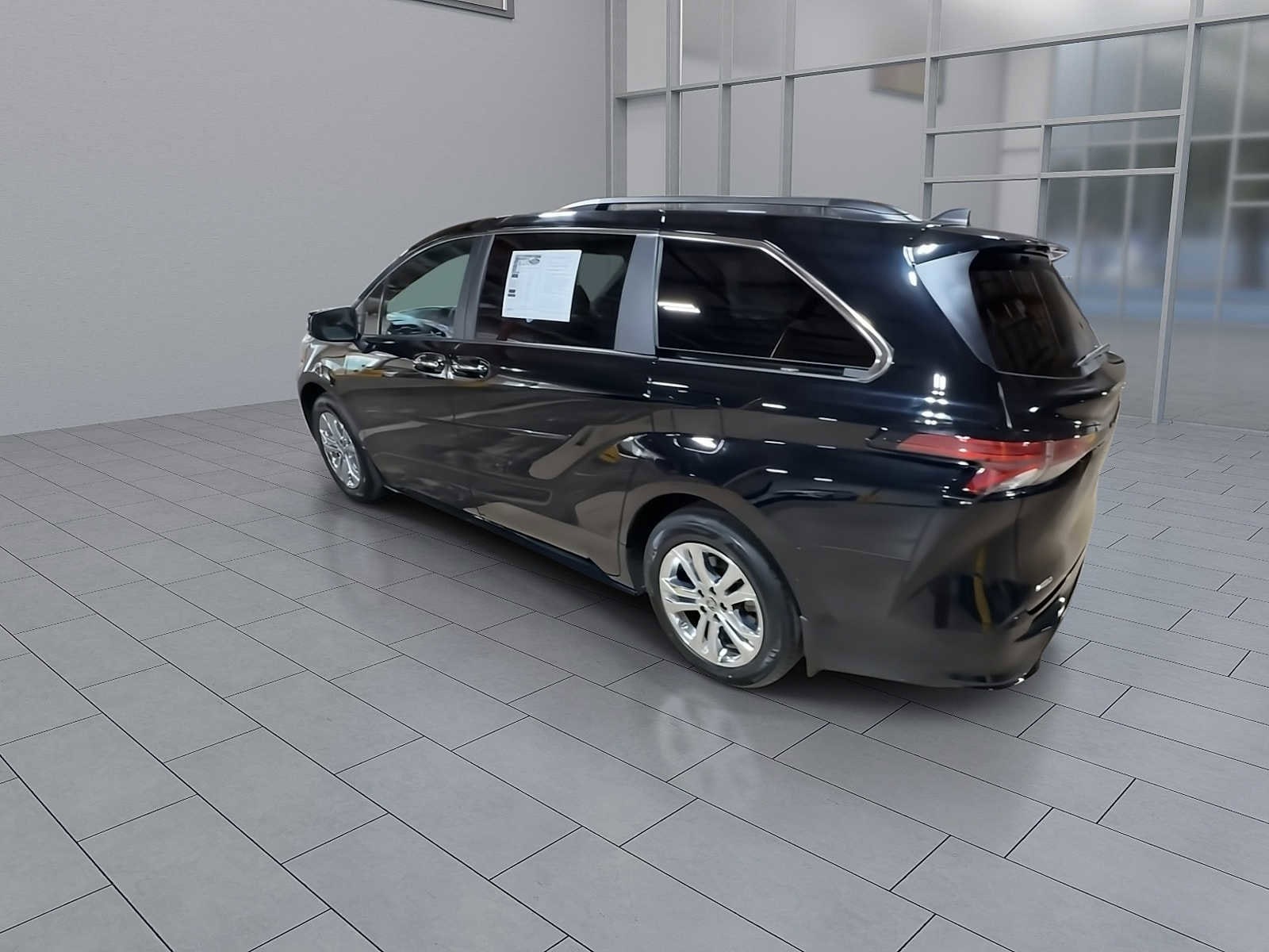 Thumbnail: 2023 Toyota Sienna - 6