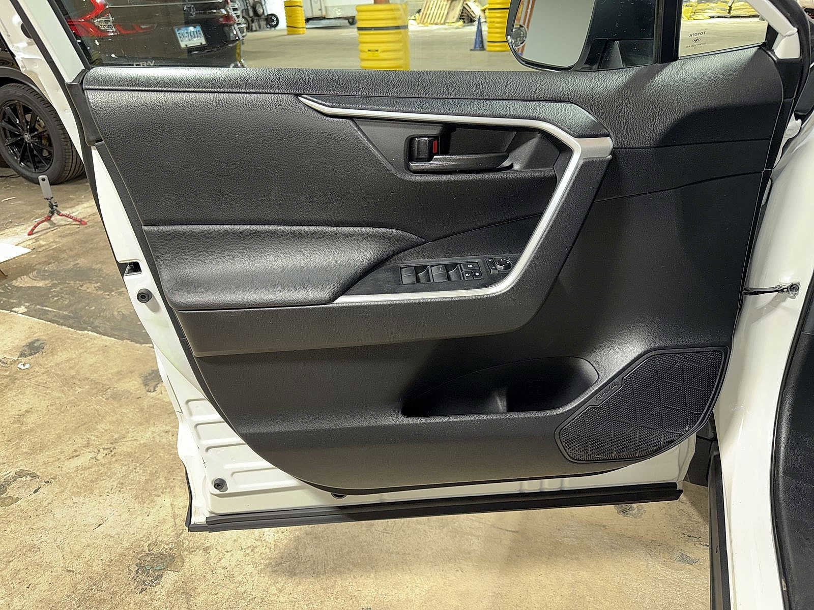 Thumbnail: 2021 Toyota RAV4 - 28