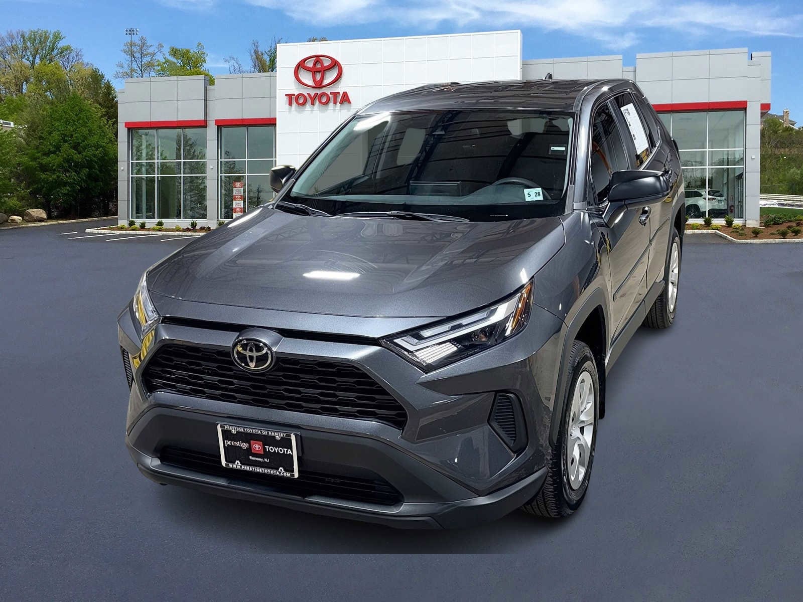 2023 Toyota RAV4 LE's photo