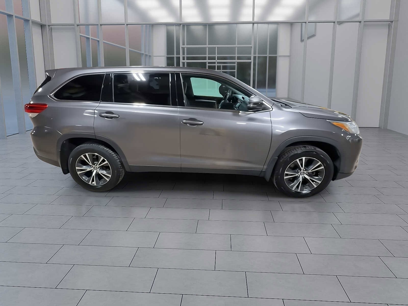 Thumbnail: 2019 Toyota Highlander - 9