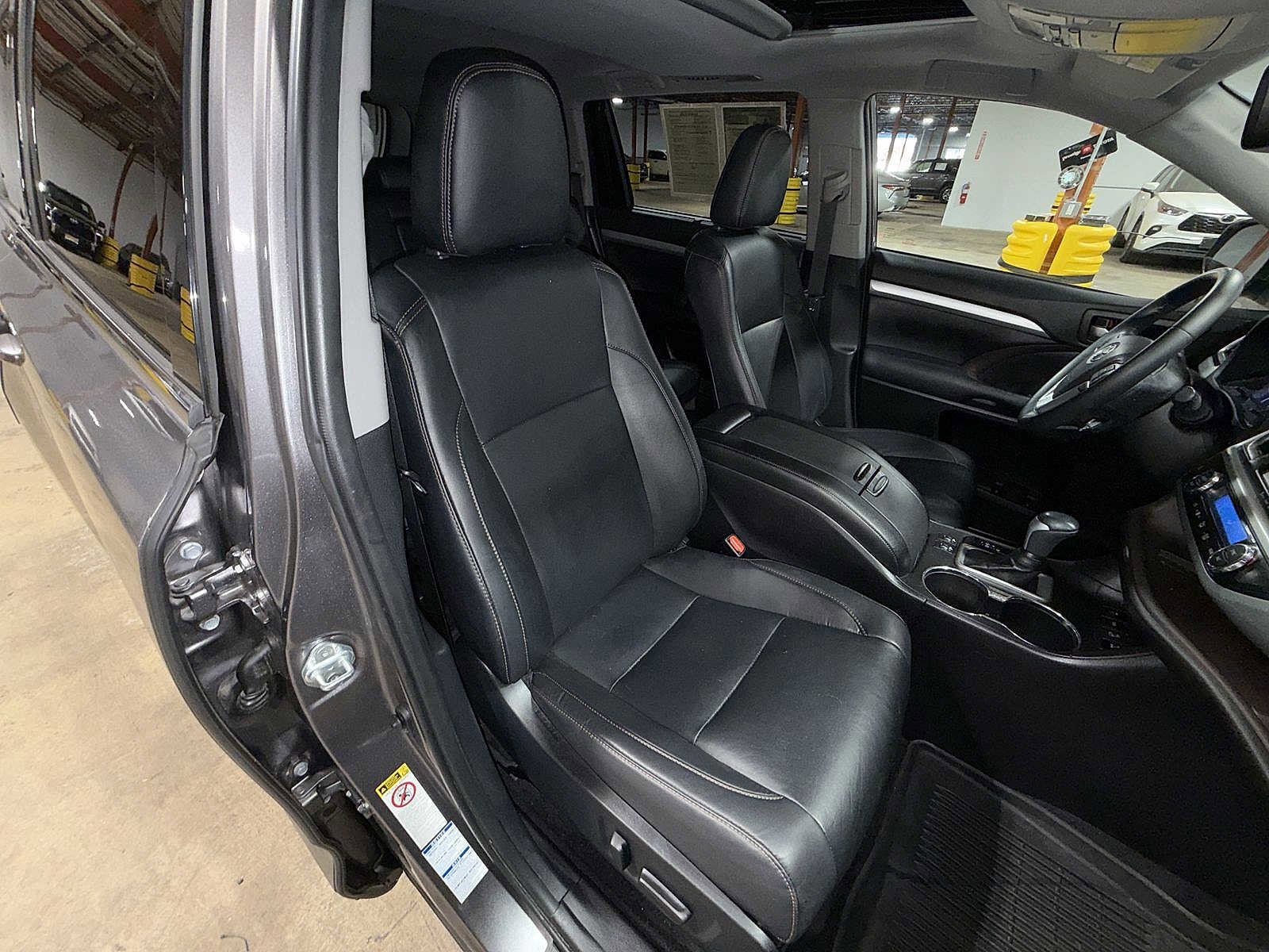 Thumbnail: 2019 Toyota Highlander - 16