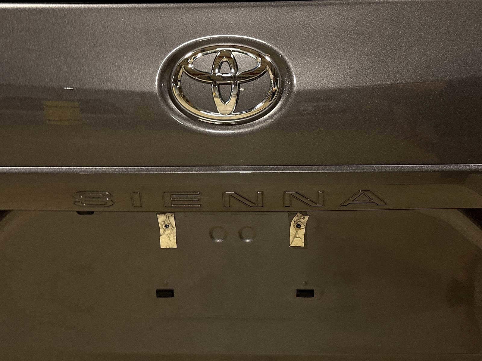 Thumbnail: 2020 Toyota Sienna - 26