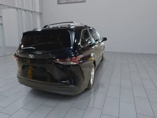 Thumbnail: 2025 Toyota Sienna - 8
