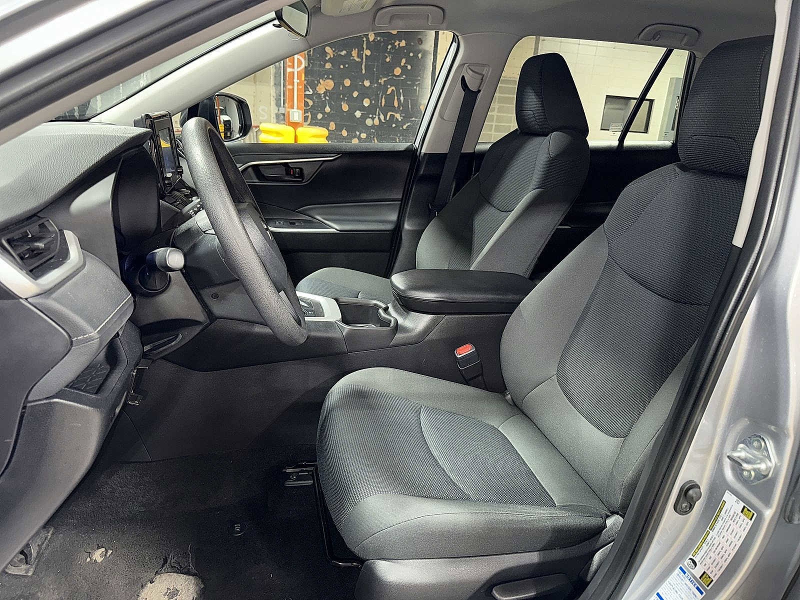 Thumbnail: 2022 Toyota RAV4 - 15