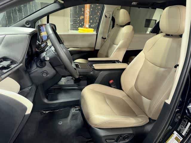 Thumbnail: 2023 Toyota Sienna - 15