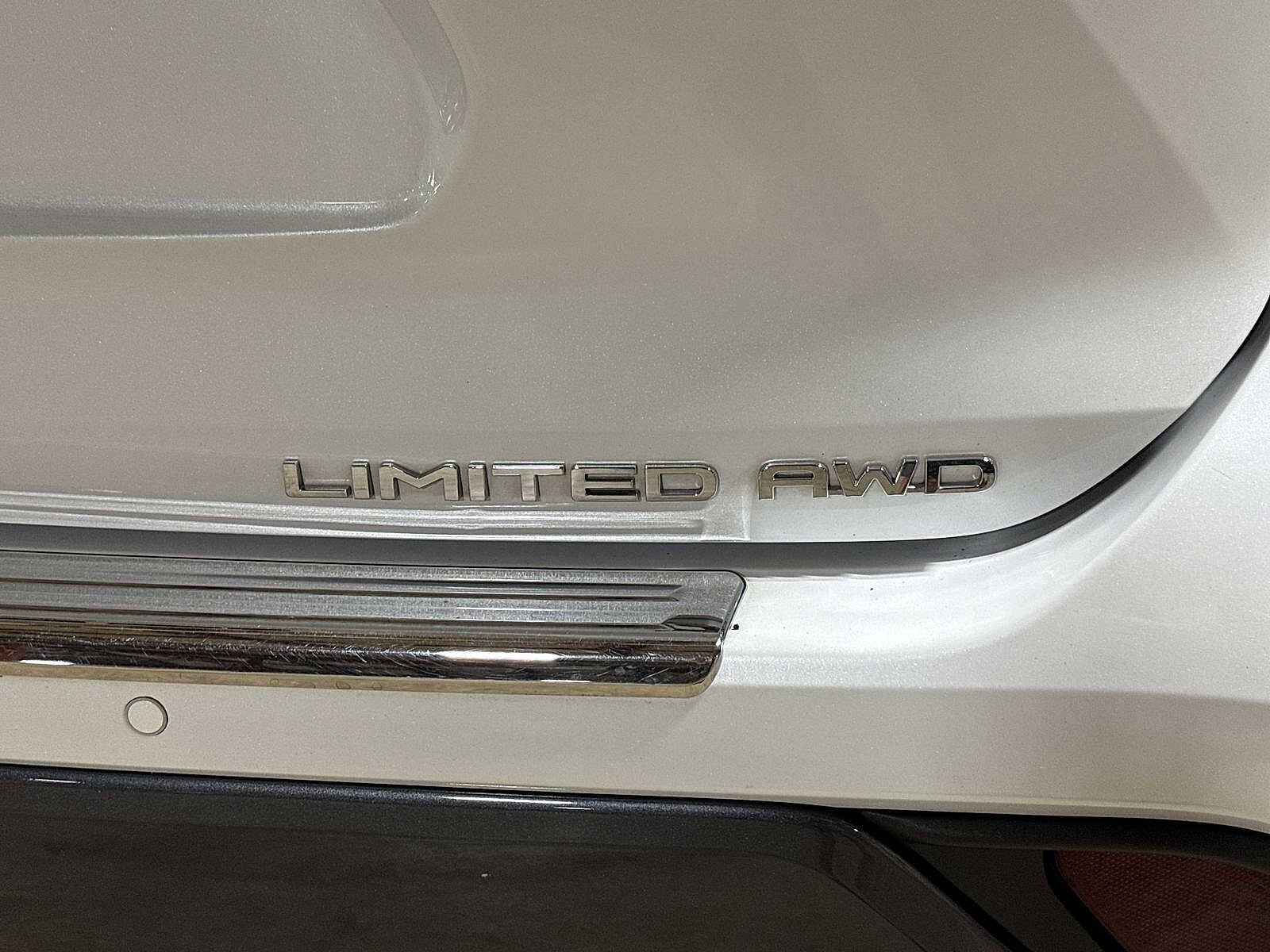 Thumbnail: 2023 Toyota Highlander - 28