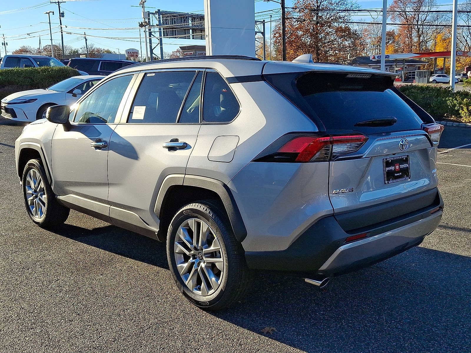 Thumbnail: 2025 Toyota RAV4 - 11