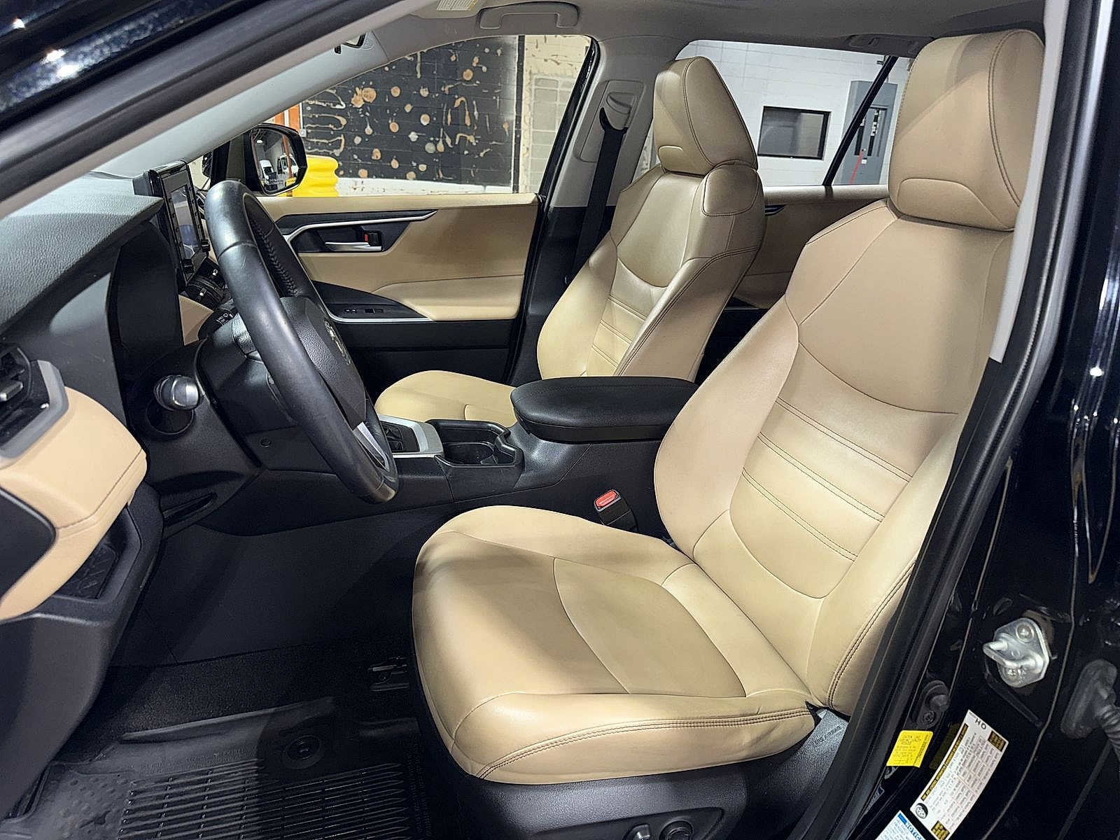 Thumbnail: 2019 Toyota RAV4 - 15