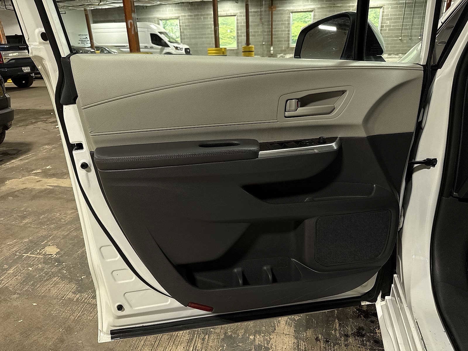 Thumbnail: 2021 Toyota Sienna - 30