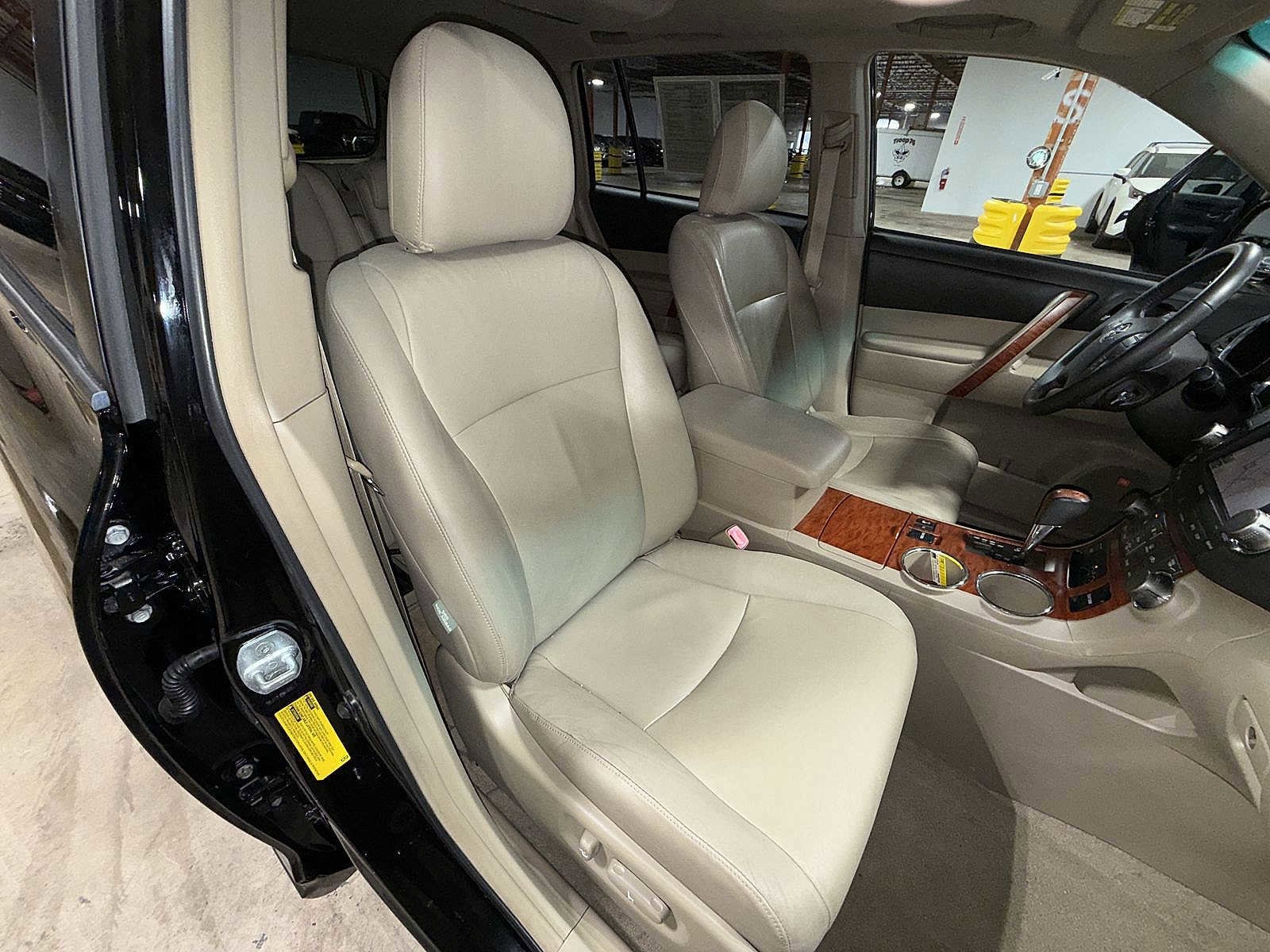 Thumbnail: 2008 Toyota Highlander - 16