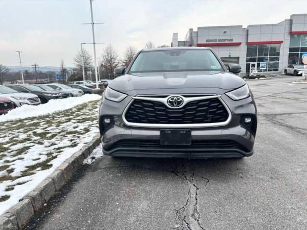 Used 2022 Toyota Highlander LE SUV
