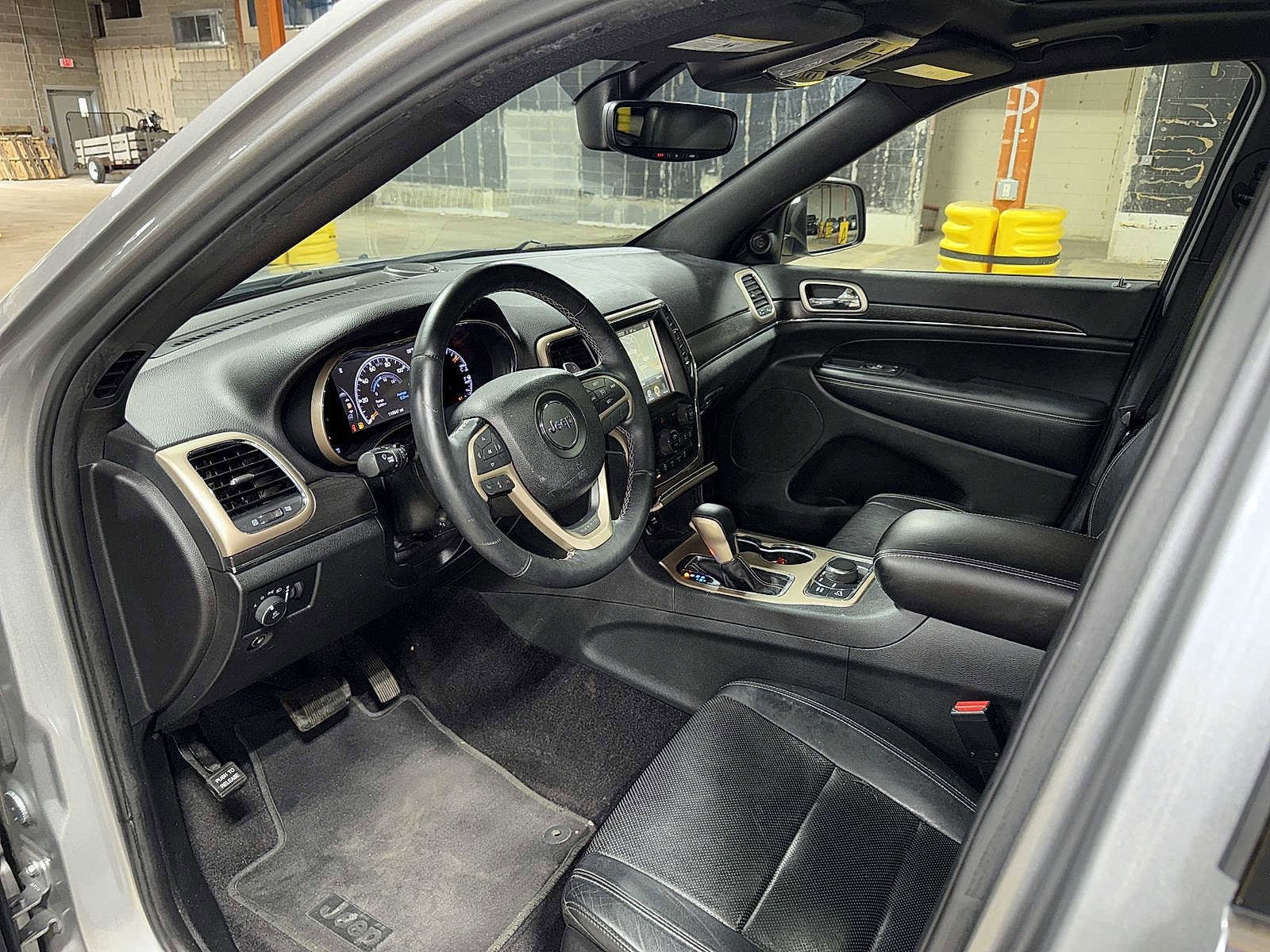 Thumbnail: 2017 Jeep Grand Cherokee - 33