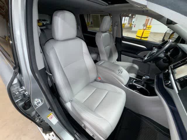 Thumbnail: 2017 Toyota Highlander - 16