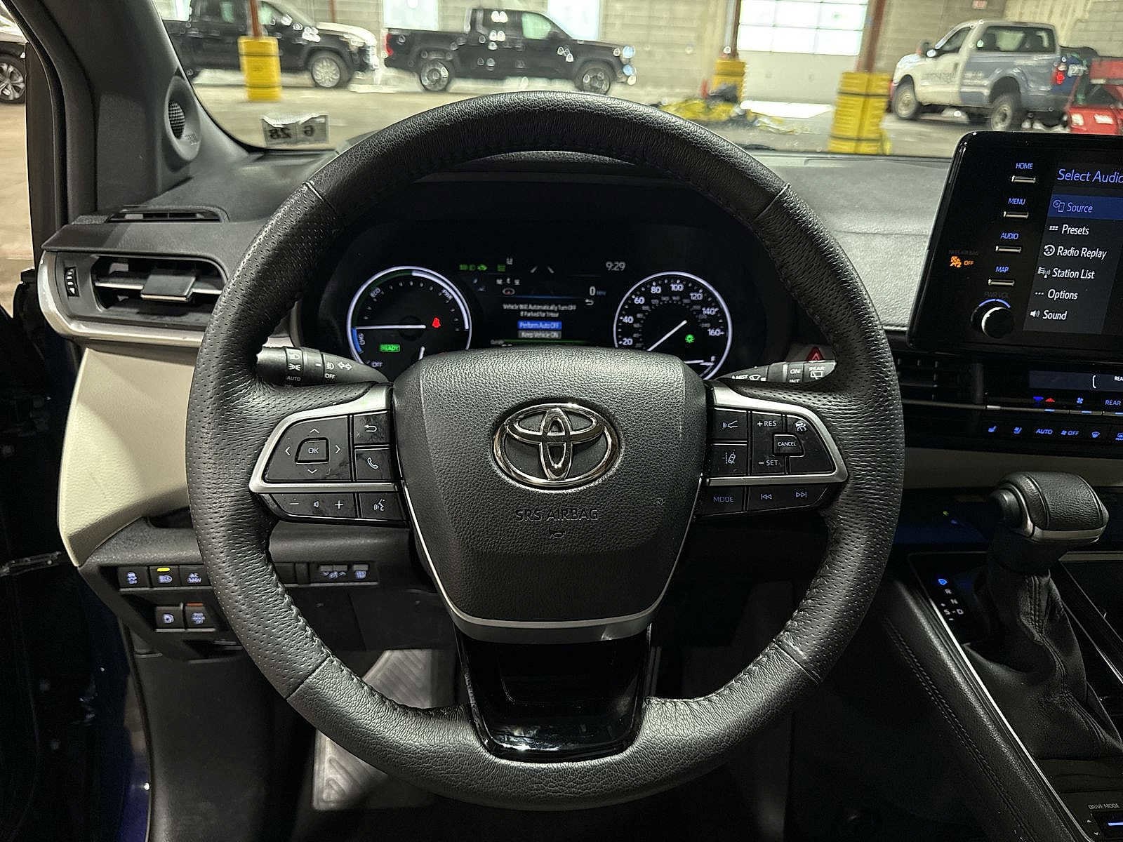 Thumbnail: 2023 Toyota Sienna - 19